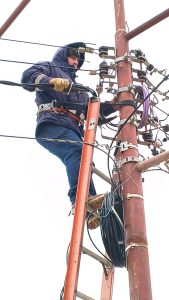Mantenimiento eléctrico y recuperación del alumbrado público en Puerto Deseado