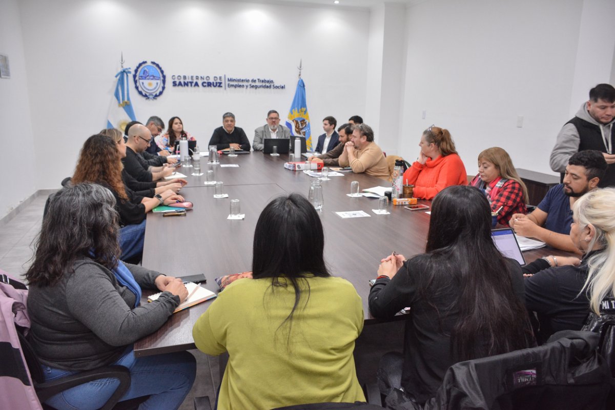 Se realizó la primera reunión paritaria con los gremios que agrupan a los trabajadores del sector público provincial