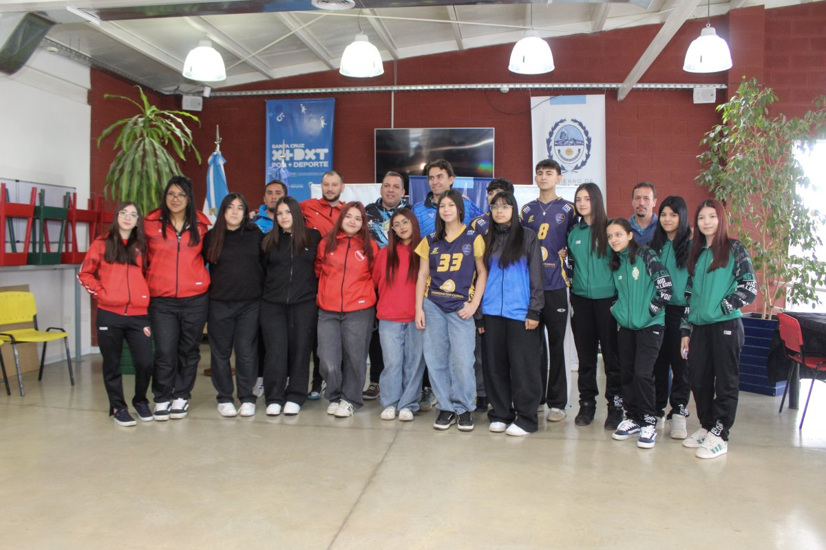 El Gobierno Provincial acompañó la presentación de las finales de la Liga Sur de Vóley en Río Gallegos