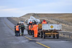 Vialidad Provincial realiza tareas de bacheo sobre la Ruta Nacional N° 40