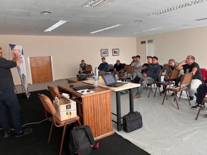 Trabajadores se perfeccionaron en operación técnica, mantenimiento de motores generadores y seguridad laboral en baja tensión.
