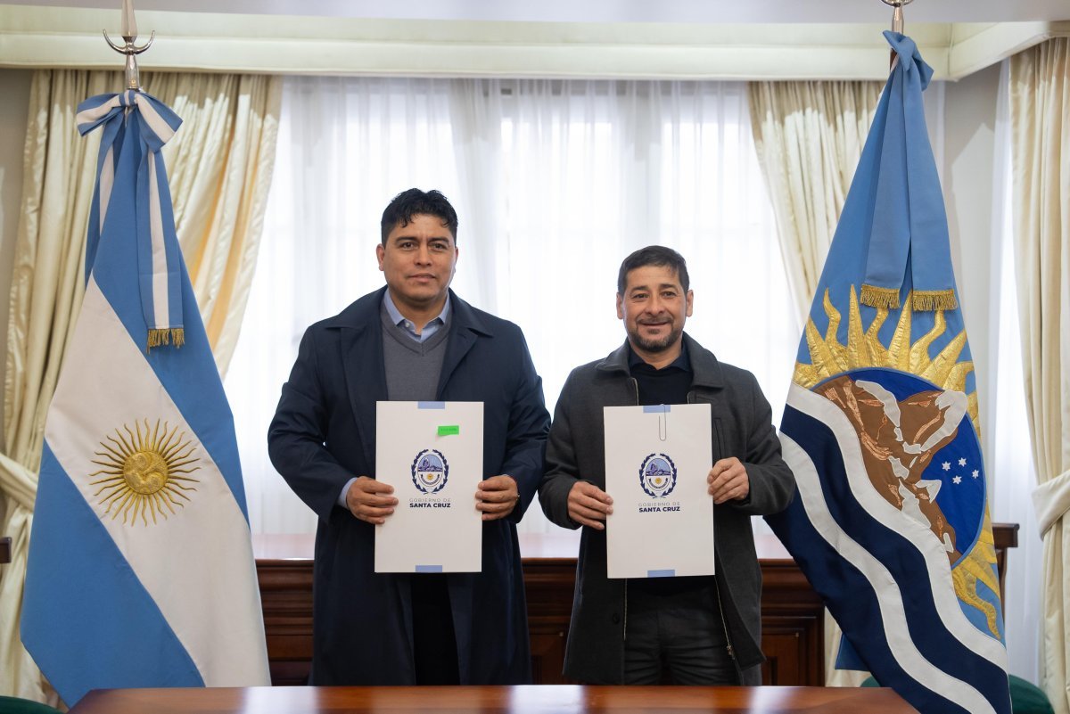 Tomás Cabral junto al gobernador Claudio Vidal.