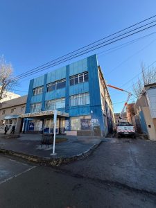 Servicios Públicos coordino el desmontaje seguro de una torre en desuso