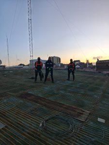 Servicios Públicos coordino el desmontaje seguro de una torre en desuso