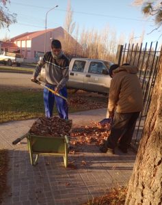 Gobernador Gregores se sumó a la campaña provincial “Compostando en Otoño” con talleres para estudiantes