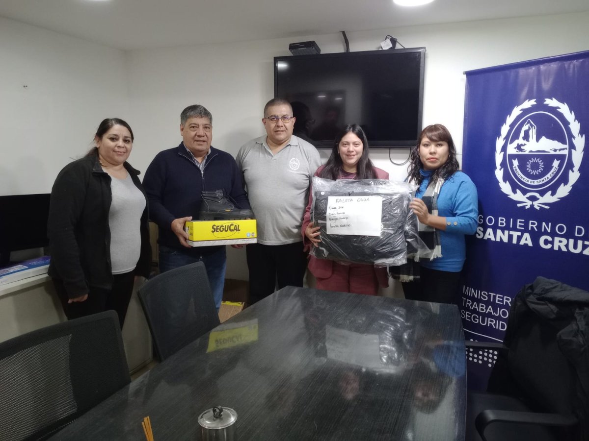 La Secretaría de Trabajo hizo entrega de equipamiento y ropa de trabajo a sus delegaciones