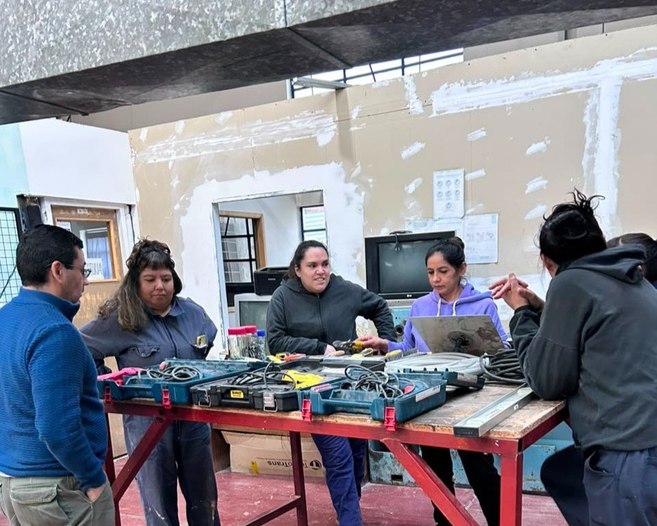 Educación y el Ministerio de Desarrollo Social fortalecen la capacitación laboral en Santa Cruz