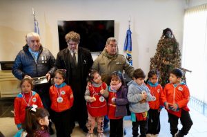 El Jardín de Infantes N° 18 de Caleta Olivia fortaleció la identidad soberana junto a Veteranos de Malvinas