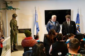 El Jardín de Infantes N° 18 de Caleta Olivia fortaleció la identidad soberana junto a Veteranos de Malvinas