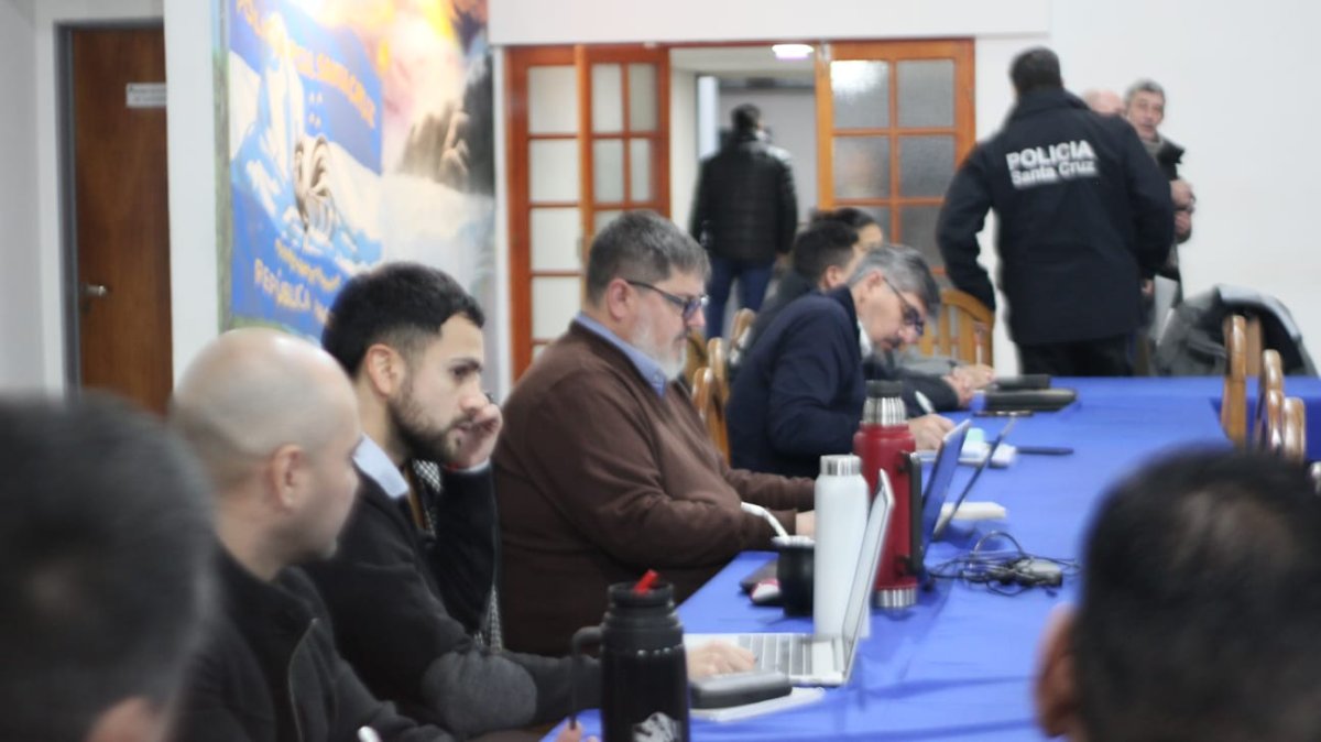 La negociación salarial para la Policía pasó a cuarto intermedio hasta el viernes