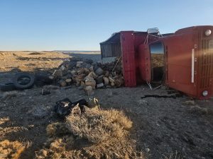 Vialidad Provincial brindó asistencia a un camión volcado sobre la Ruta Nacional N° 40