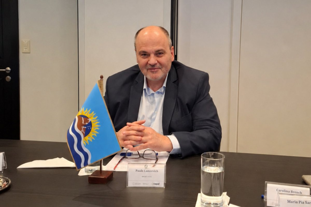 Paulo Lunzevich, Secretario de Estado de Comercio e Industria.