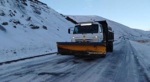 Vialidad Provincial desplegó un amplio operativo tras las nevadas registradas en distintos puntos de Santa Cruz