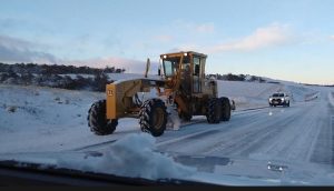 Vialidad Provincial desplegó un amplio operativo tras las nevadas registradas en distintos puntos de Santa Cruz