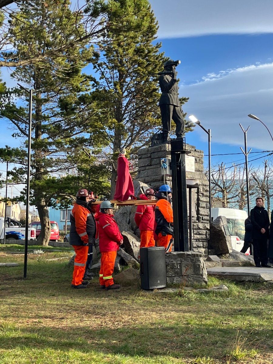 El Gobierno acompañó los actos homenaje y en memoria de los 14 mineros fallecidos
