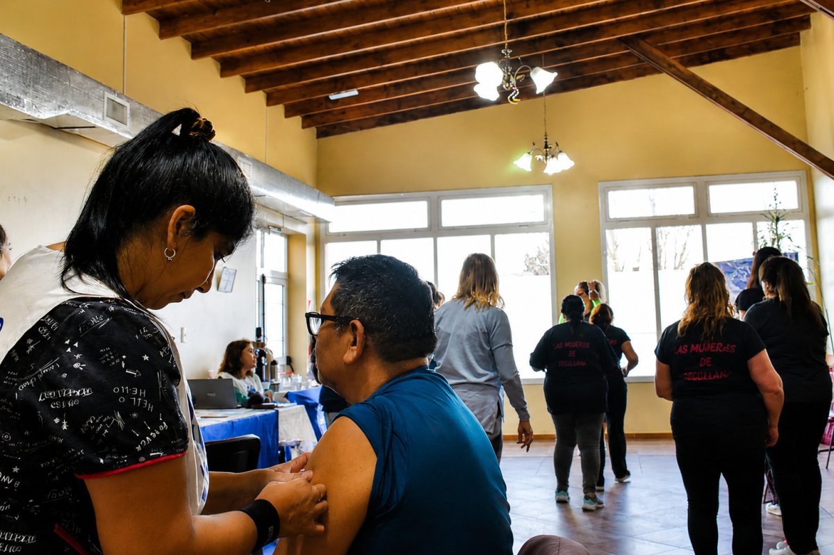 Salud llevó adelante una jornada de vacunación y recreativa en el Centro de Jubilados Judiciales