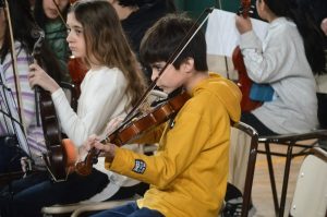 Con más de 100 jóvenes músicos en escena se realizó un encuentro de cuerdas 