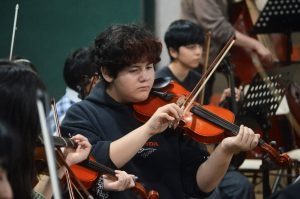 Con más de 100 jóvenes músicos en escena se realizó un encuentro de cuerdas 