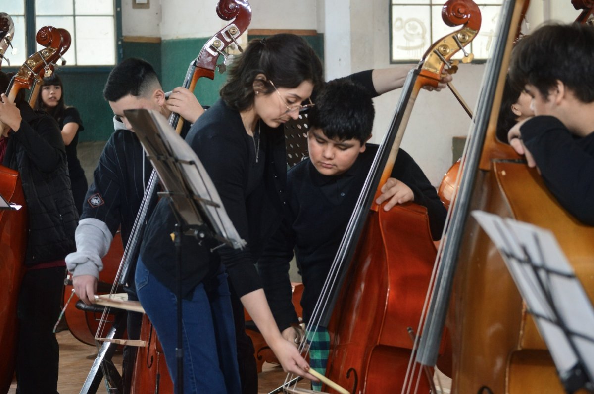 Con más de 100 jóvenes músicos en escena se realizó un encuentro de cuerdas