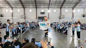 Escuelas rurales de Santa Cruz celebraron la Promesa de Lealtad a la Bandera en un encuentro regional