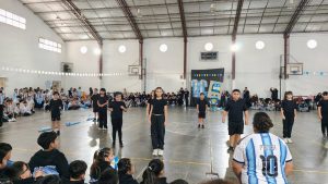 Escuelas rurales de Santa Cruz celebraron la Promesa de Lealtad a la Bandera en un encuentro regional