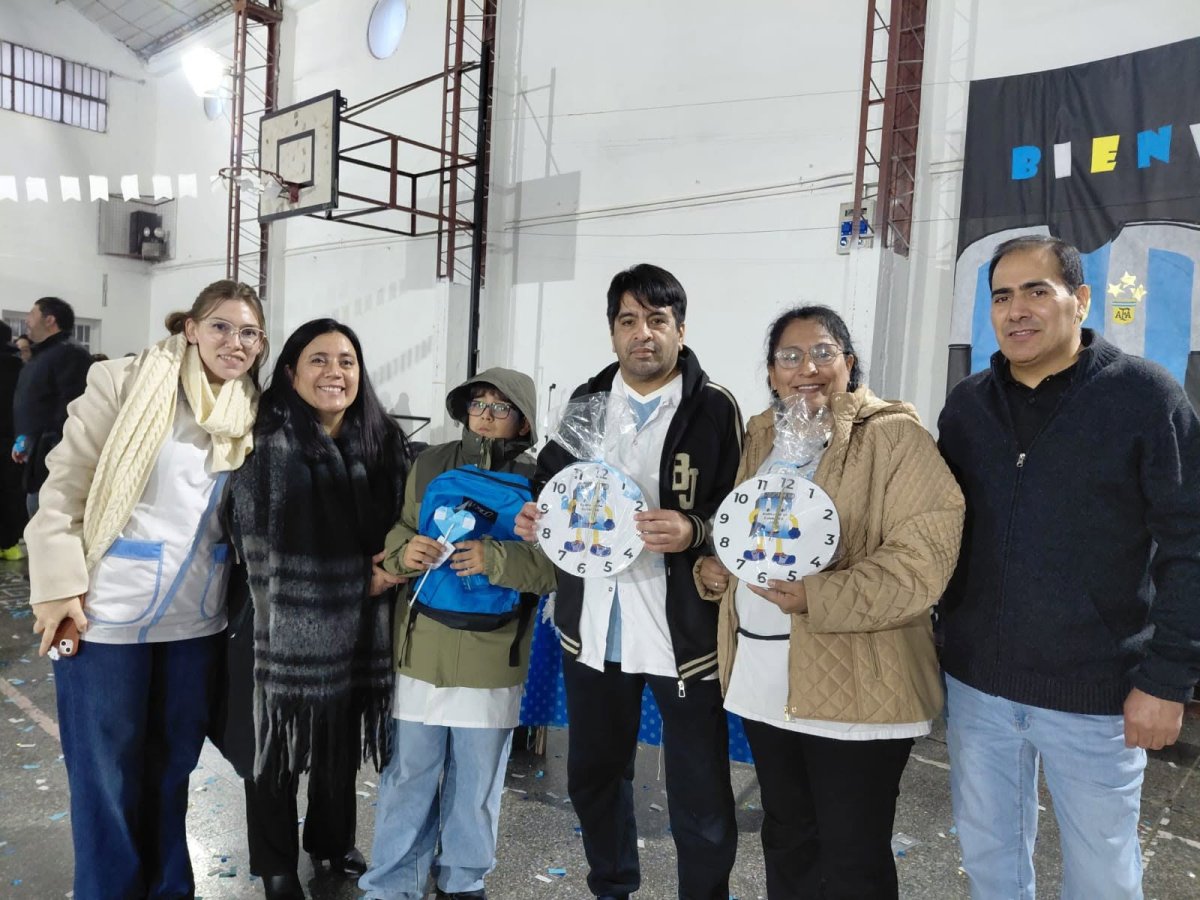 Escuelas rurales de Santa Cruz celebraron la Promesa de Lealtad a la Bandera en un encuentro regional