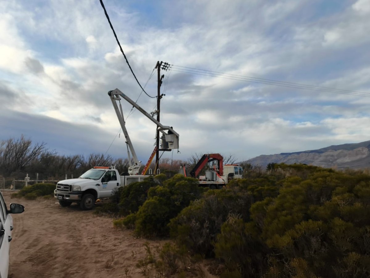 Lago Posadas: Realizan mejoras clave para optimizar la calidad y confiabilidad del servicio eléctrico