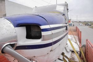 Llegó a Río Gallegos una aeronave para fortalecer la formación de técnicos aeronáuticos en la Escuela Industrial N° 6