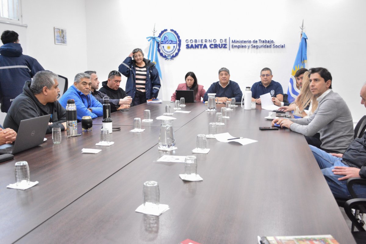 Se abordaron temas relacionados con la seguridad y la Ley 90 - 10.