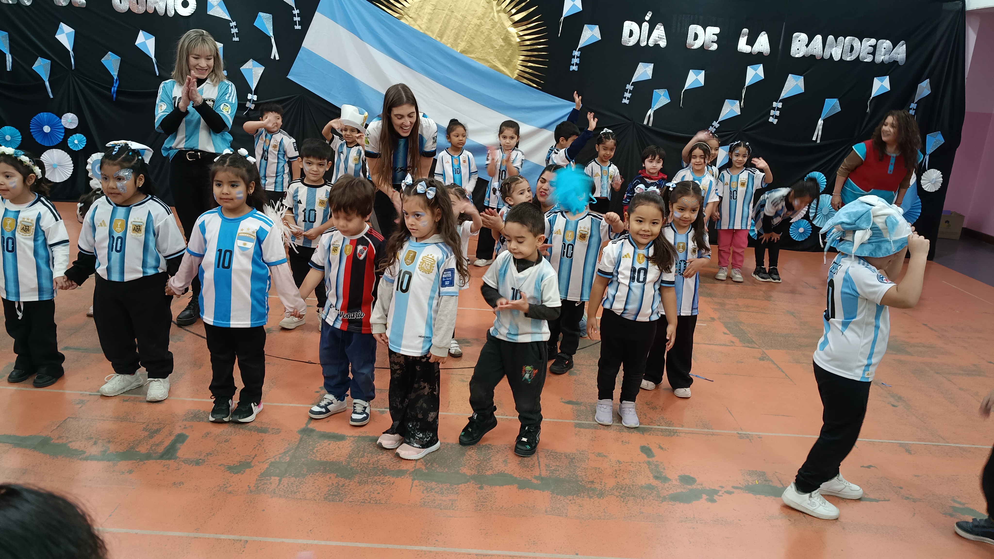 El Jardín de Infantes N° 18 celebró el Día de la Bandera con un emotivo homenaje a los Veteranos de Malvinas