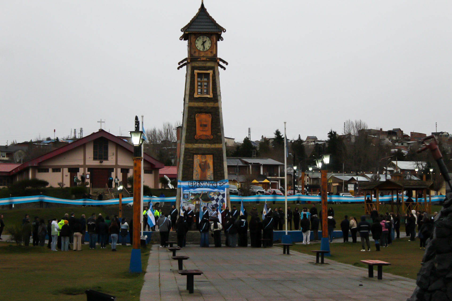 Con gran participación comunitaria, se realizó el tercer abrazo simbólico a la Plaza Centenario del Carbón