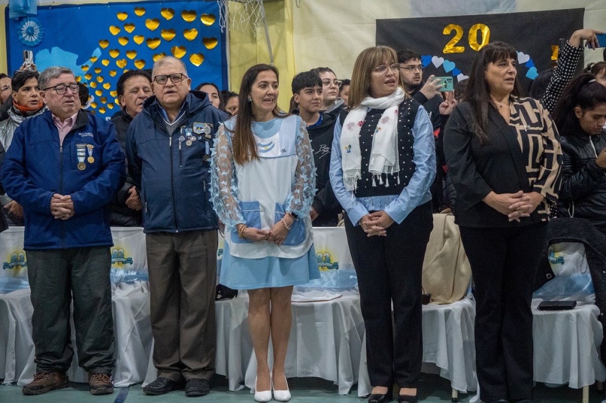 Acto en la escuela 83 con la presencia de la secretaria de Gestión Educativa, Daniela Franchini.