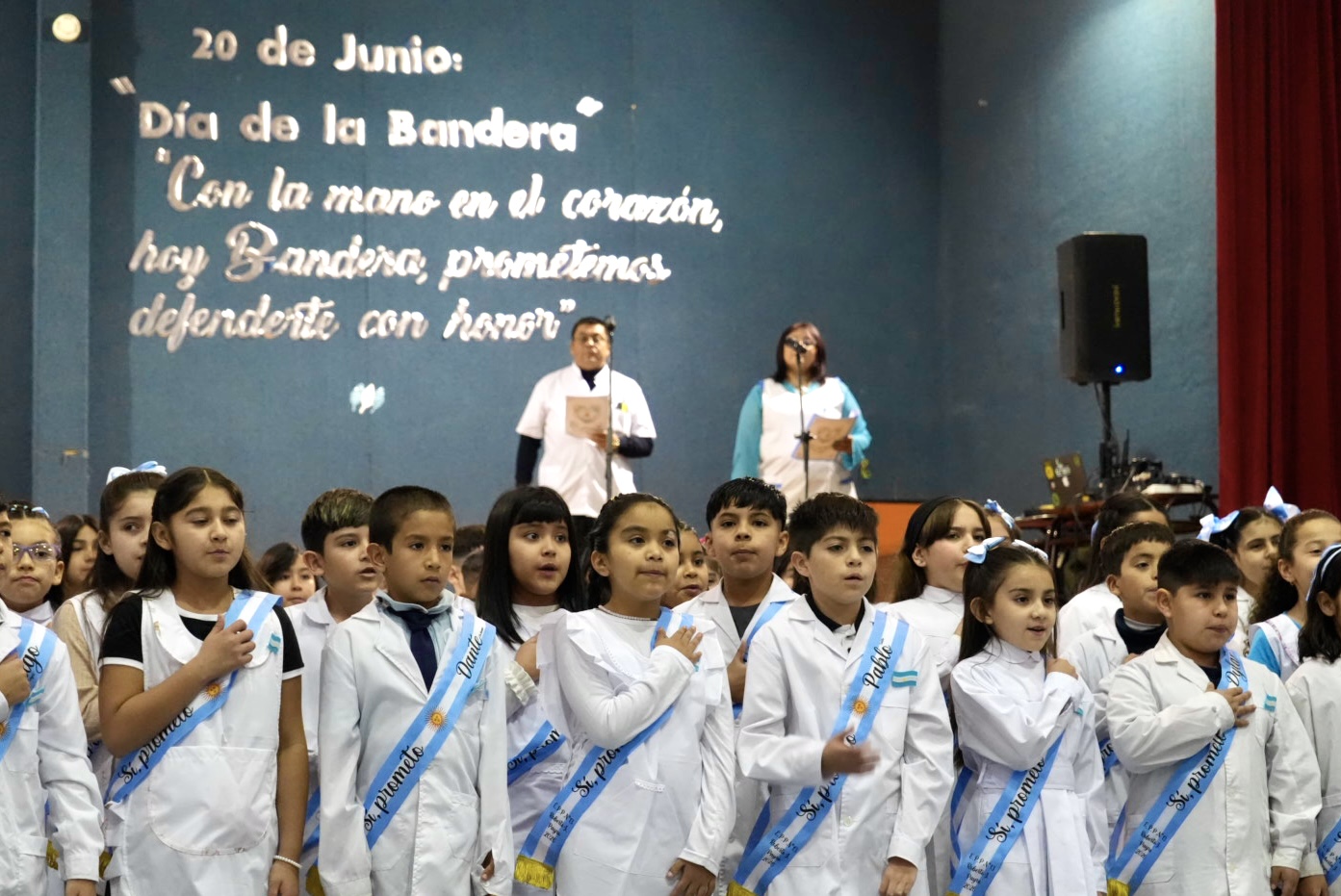 Estudiantes de Santa Cruz realizaron su Promesa de Lealtad a la Bandera