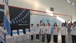 Con emoción y orgullo, estudiantes de escuelas rurales prometieron lealtad a la Bandera
