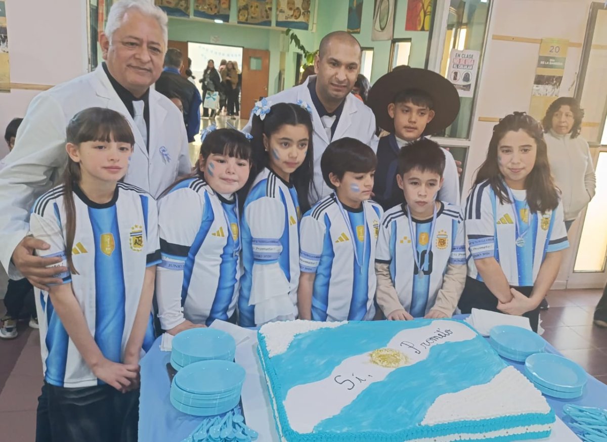 Con emoción y orgullo, estudiantes de escuelas rurales prometieron lealtad a la Bandera