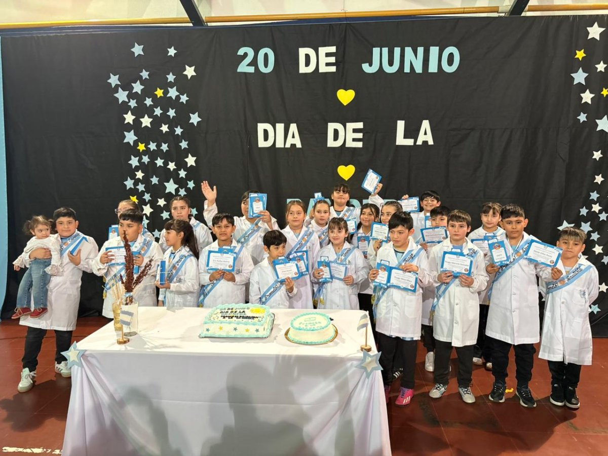 Con emoción y orgullo, estudiantes de escuelas rurales prometieron lealtad a la Bandera