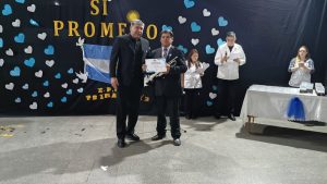 Estudiantes de la modalidad de jóvenes y adultos prometieron lealtad a la bandera nacional
