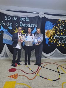 Estudiantes de la modalidad de jóvenes y adultos prometieron lealtad a la bandera nacional