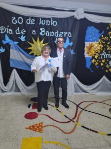 Estudiantes de la modalidad de jóvenes y adultos prometieron lealtad a la bandera nacional
