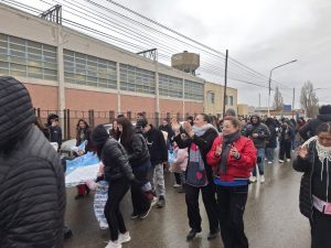 El Jardín de Infantes N° 35 tiñó de celeste y blanco las calles con su "Banderazo" institucional