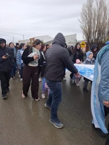 El Jardín de Infantes N° 35 tiñó de celeste y blanco las calles con su "Banderazo" institucional