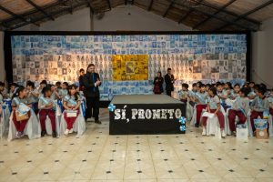 Emoción y compromiso: Estudiantes de Río Turbio realizaron la Promesa de Lealtad a la Bandera