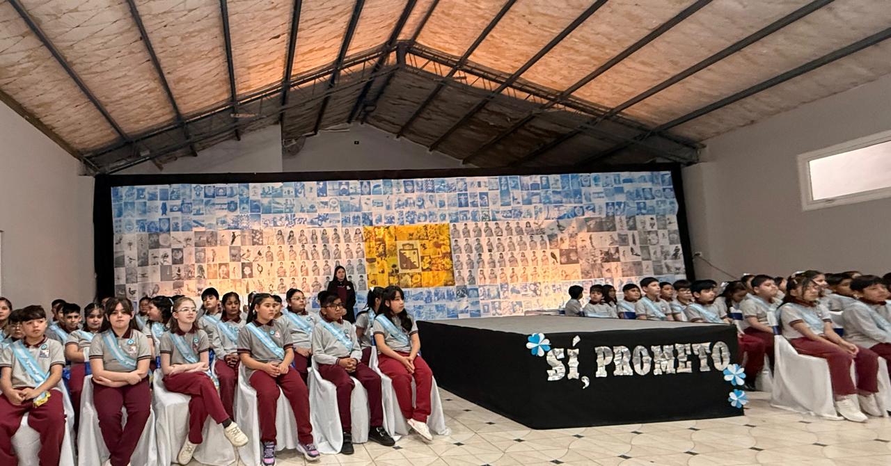 Emoción y compromiso: Estudiantes de Río Turbio realizaron la Promesa de Lealtad a la Bandera