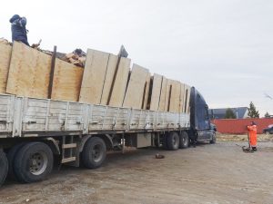 Desarrollo Social avanza con la entrega de leña en localidades del interior provincial