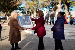 La Asociación Belgraniana hizo entrega de un cuadro de Belgrano al Consejo Provincial de Educación