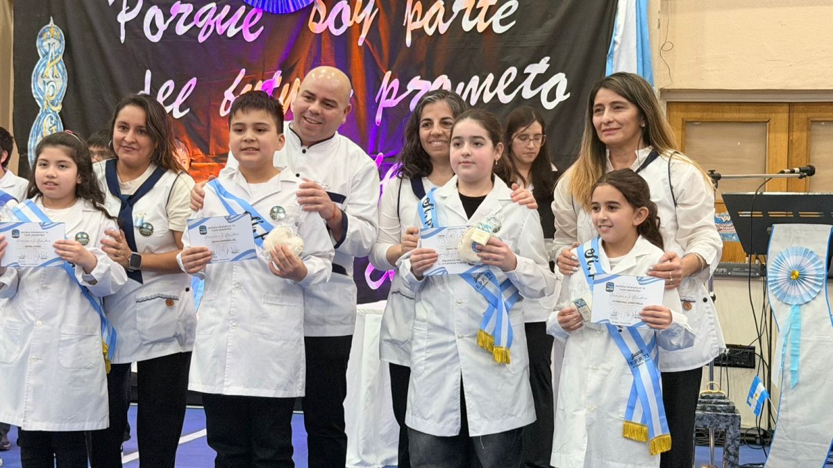 El Calafate: alumnos de cuarto grado de la EPP N° 73 realizaron la Promesa de Lealtad a la Bandera
