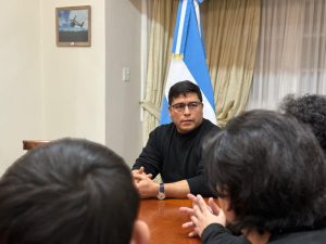 Claudio Vidal recibió al Ballet Amakaik y respaldó su participación en uno de los festivales folclóricos más importantes del país