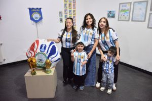 Multitudinaria inauguración de “Pasión y Gloria”, la muestra que celebra el fútbol en Santa Cruz