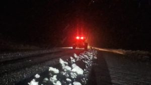 Vialidad Provincial realizó tareas de despeje de nieve y distribución de sal sobre la Ruta Nacional N° 40 Norte