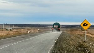 Vialidad Provincial refuerza tareas preventivas con riego de líquido antihielo en rutas nacionales